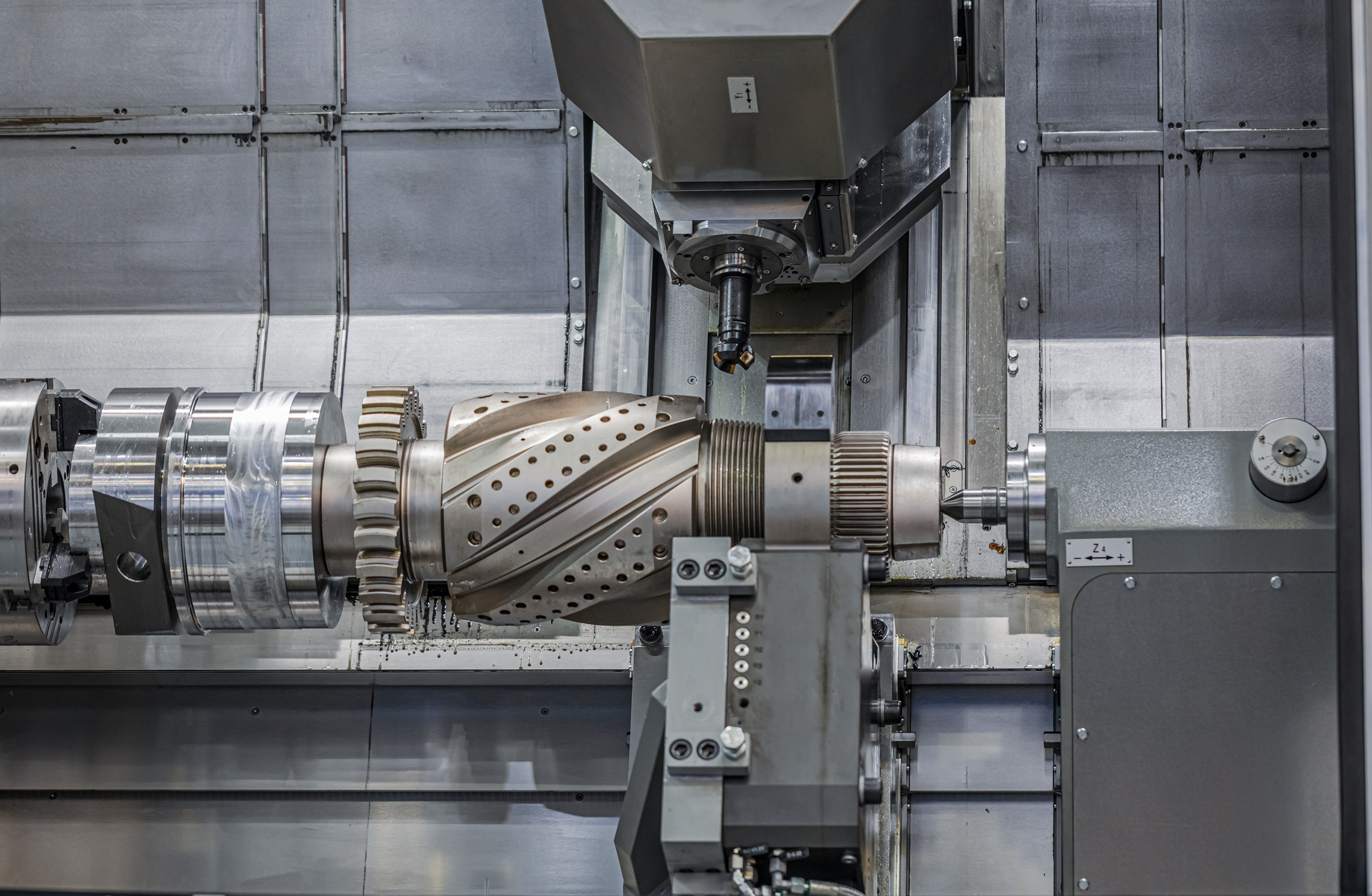 Automating Small-Part Production: Turn-Mill Centres with Robotic Loading